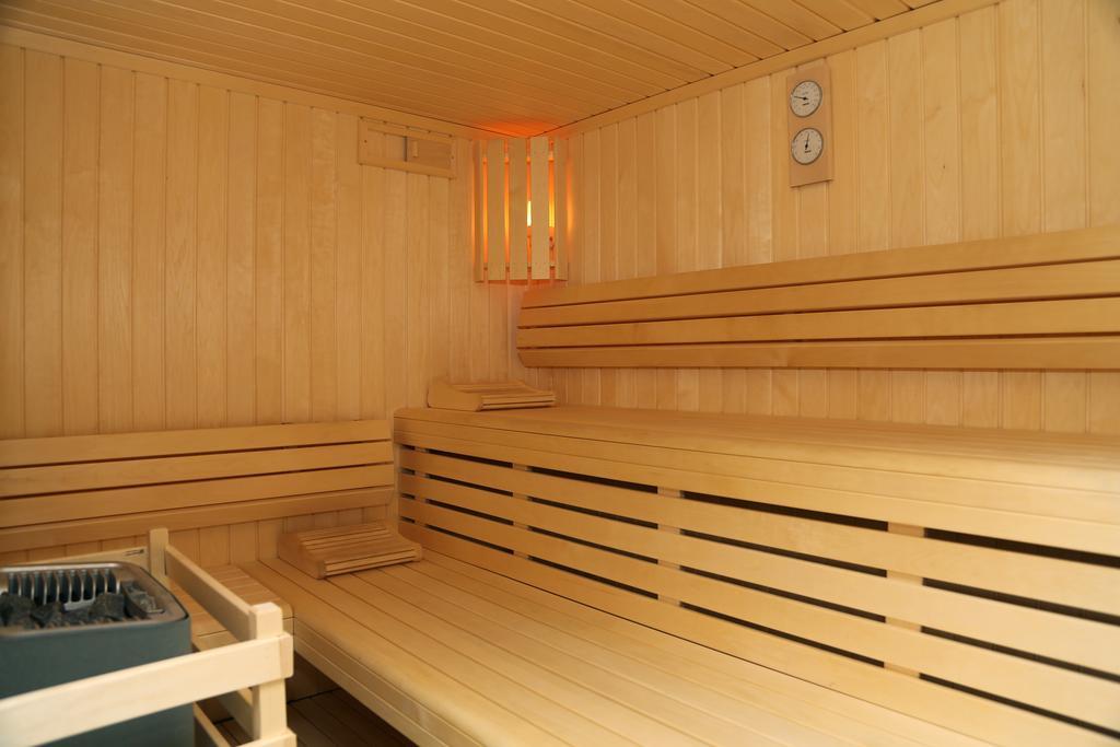Logis Hotel Restaurant Spa Beau Site Luxeuil-les-Bains Exteriör bild
