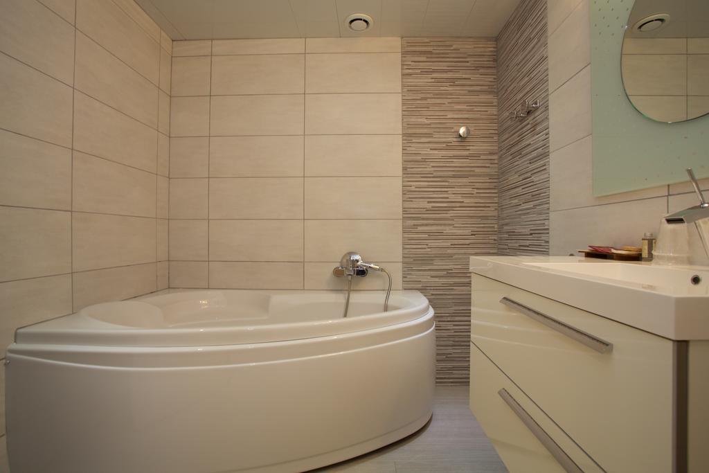 Logis Hotel Restaurant Spa Beau Site Luxeuil-les-Bains Exteriör bild